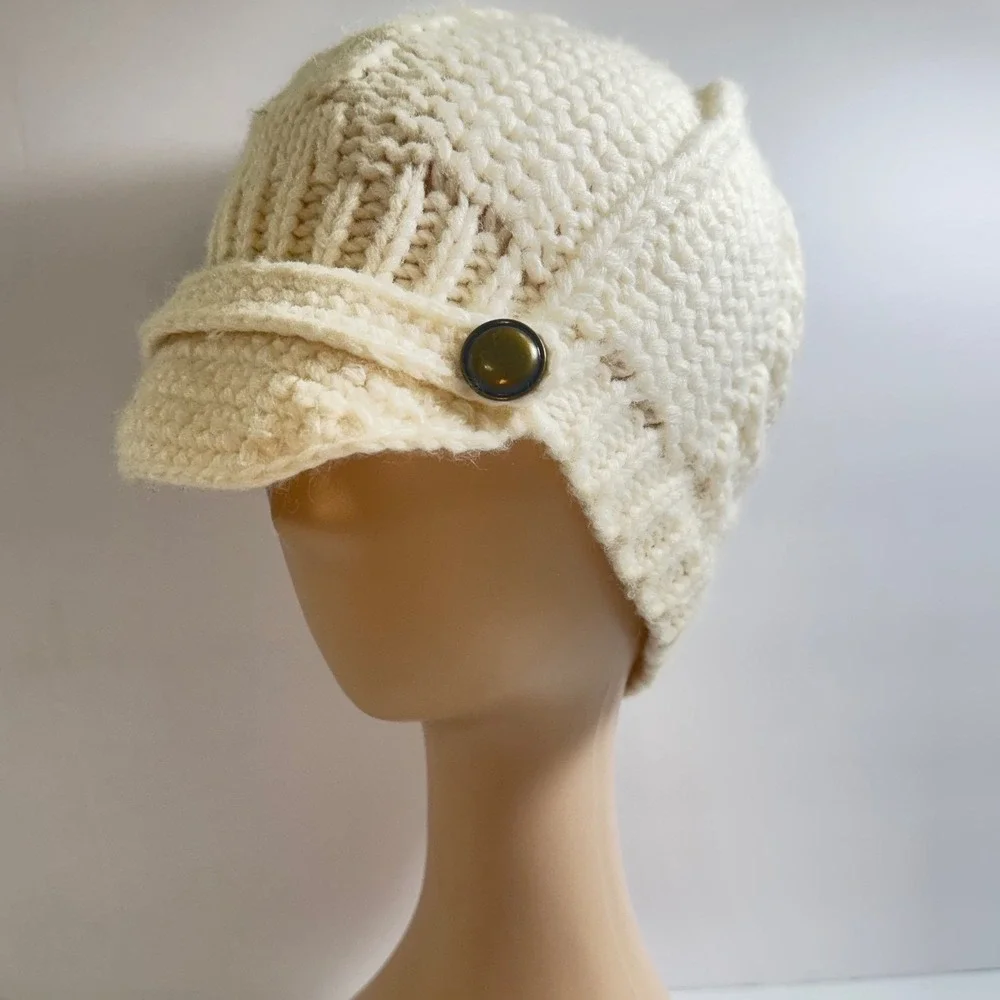 2013 Merona Cream Cable Knit Cloche cap Hat with a brim and button details Retro